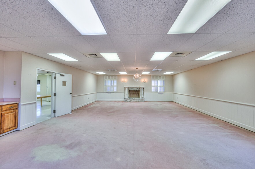 More Photos Of 228 S Military Ave, Lawrenceburg Religious Facility For Sale