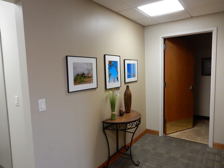More Photos Of 120 Bentley Ct, Findlay Warehouse For Lease