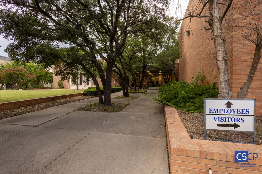 More Photos Of 855 W Ash Ave, Duncan Office For Sale