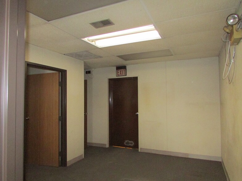 More Photos Of 14033-14055 Achyl Ave, Warren Warehouse For Sale