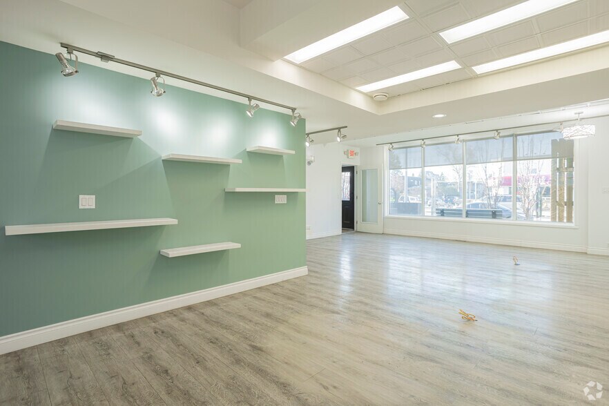 More Photos Of 1904 20th Ave NW, Calgary Storefront Retail Office For Lease