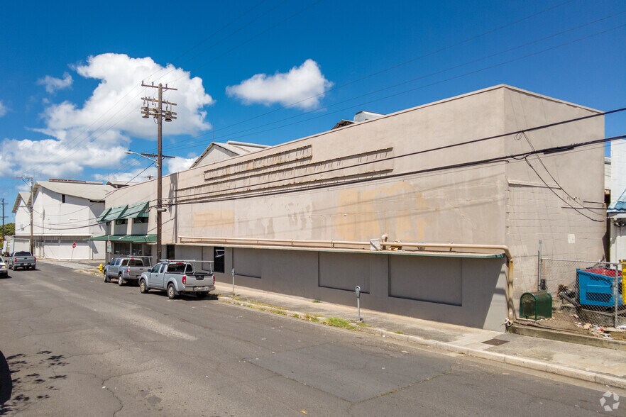 More Photos Of 938 Kohou St, Honolulu Warehouse For Lease