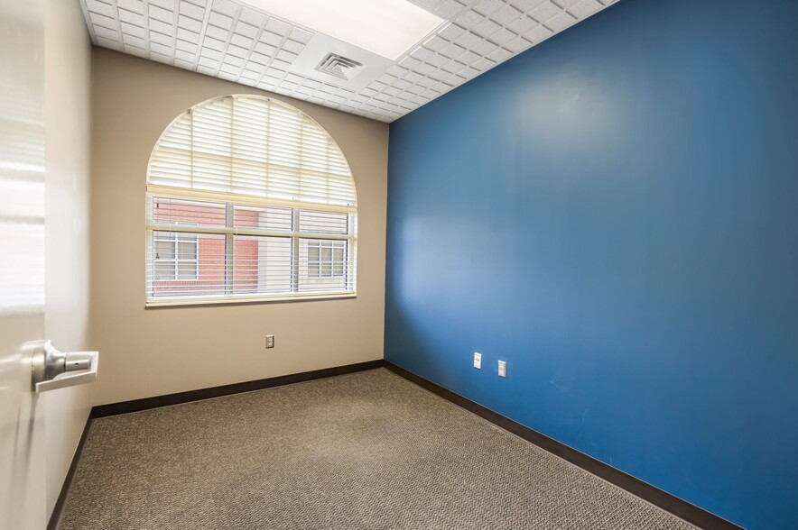 More Photos Of 909 E Republic Rd, Springfield Office For Lease