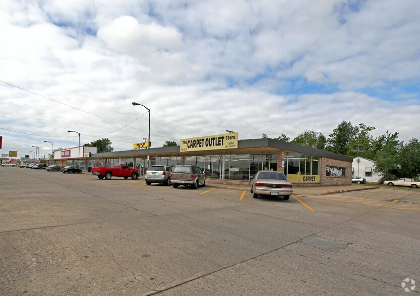More Photos Of 810-842 N Sheridan Rd, Tulsa General Retail For Lease