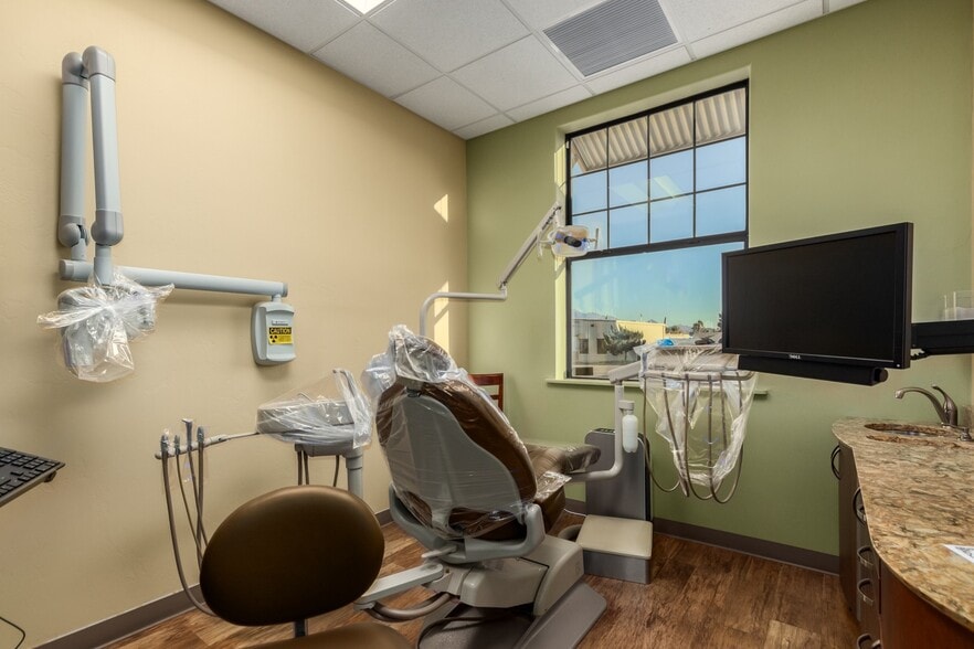 More Photos Of 261 W Duval Rd, Green Valley Medical For Sale