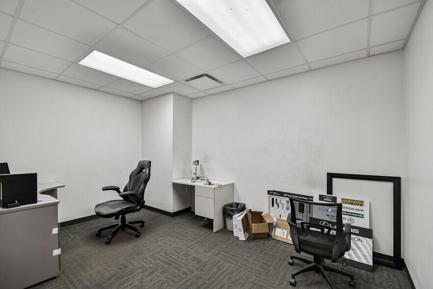 More Photos Of 4811 W Sligh Ave, Tampa Warehouse For Lease