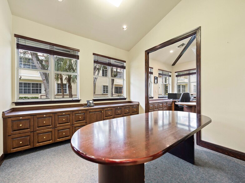 More Photos Of 11050 N Kendall Dr, Miami Loft Creative Space For Sale