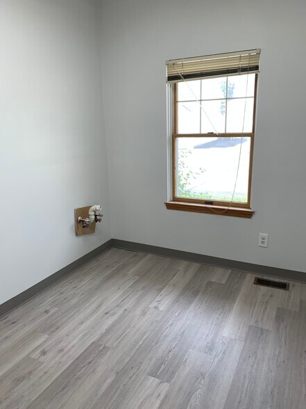 More Photos Of 129 S Washington St, Oxford Medical For Lease