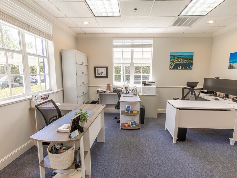 More Photos Of 1555 Indian River Blvd, Vero Beach Medical For Lease