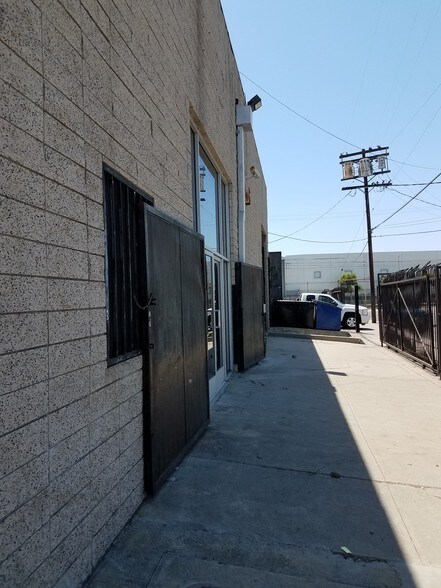 More Photos Of 1716 E 21st St, Los Angeles Manufacturing For Lease