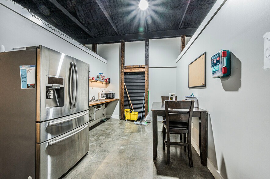 More Photos Of 923 Glen Lily Rd, Bowling Green Office For Sale