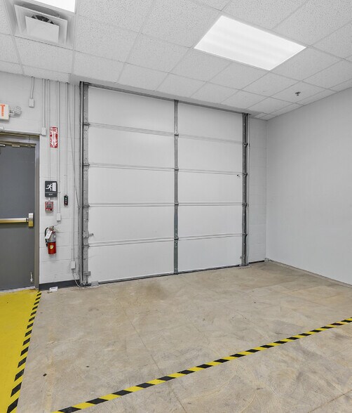 More Photos Of 46280 Dylan Dr, Novi Warehouse For Lease