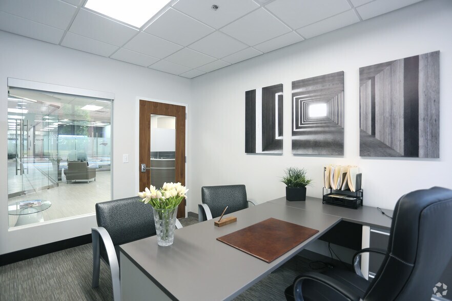 More Photos Of 101 S Elm St, Greensboro Office For Lease