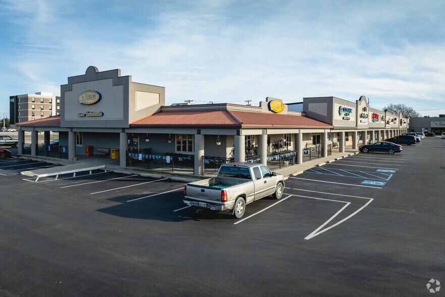 More Photos Of 1616 E Wooster St, Bowling Green Freestanding For Lease