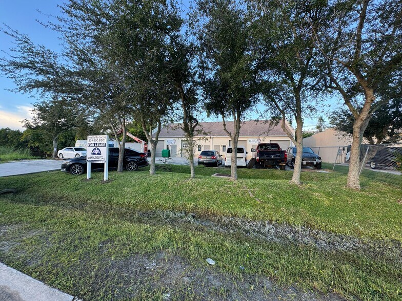 Primary Photo Of 326 NE 3rd Ave, Cape Coral Warehouse For Lease