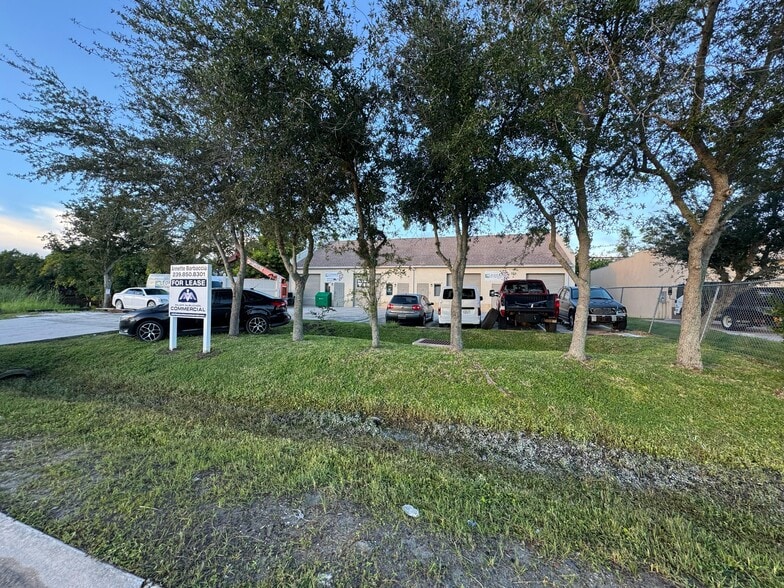 More Photos Of 326 NE 3rd Ave, Cape Coral Industrial For Sale