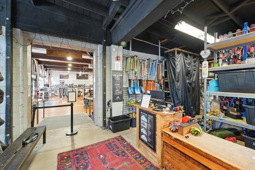 More Photos Of 2975 NE Sandy Blvd, Portland Storefront For Sale