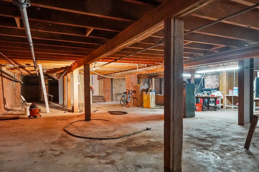 More Photos Of 3310 S Main St, Los Angeles Warehouse For Lease