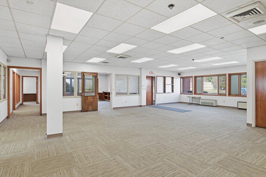 More Photos Of 109 Apremont Way, Westfield Manufacturing For Lease