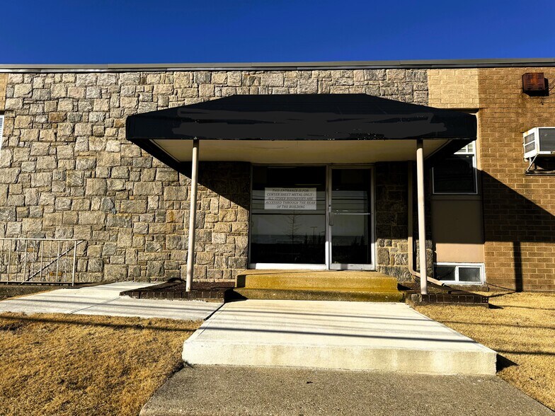 More Photos Of 40 Commerce Pl, Hicksville Office For Lease