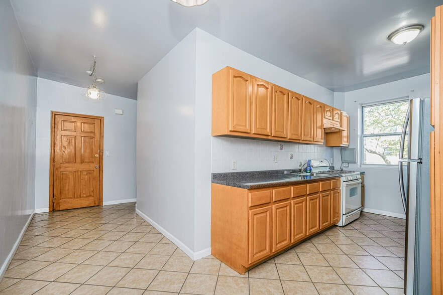 More Photos Of 1969 Bath Ave, Brooklyn Specialty For Sale