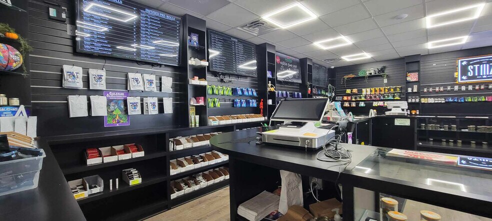 More Photos Of 606 3rd St, Bay City Storefront For Sale