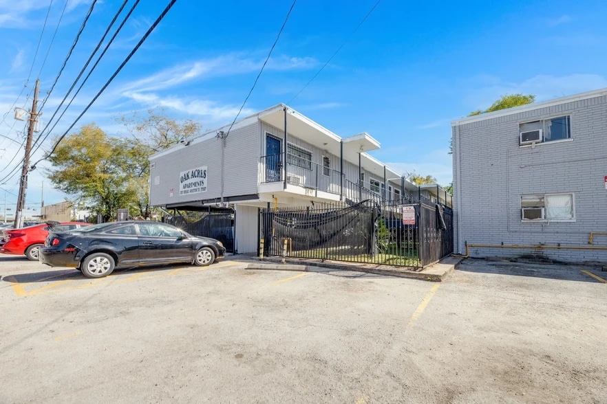 More Photos Of 2811 Broad St, Houston Apartments For Sale