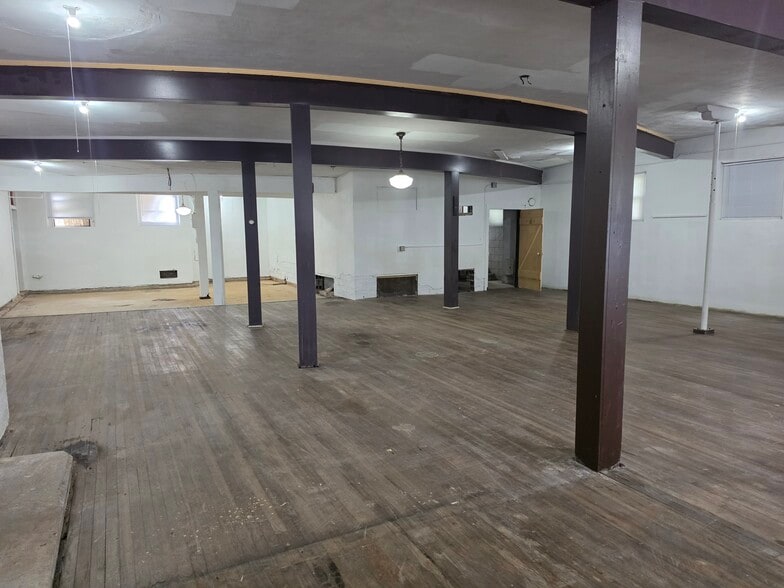 More Photos Of 103 Pearl St, Thornburg Specialty For Sale