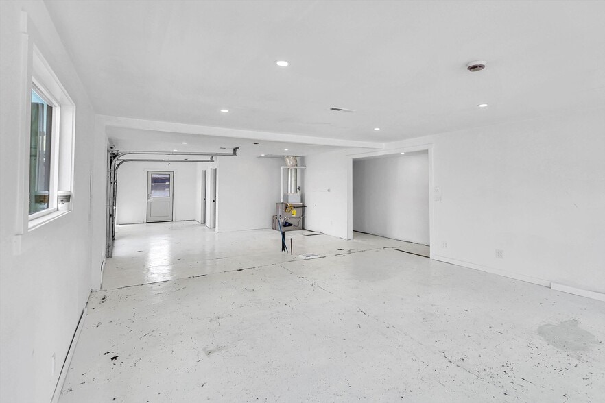 More Photos Of 9808 17th Ave SW, Seattle General Retail For Lease