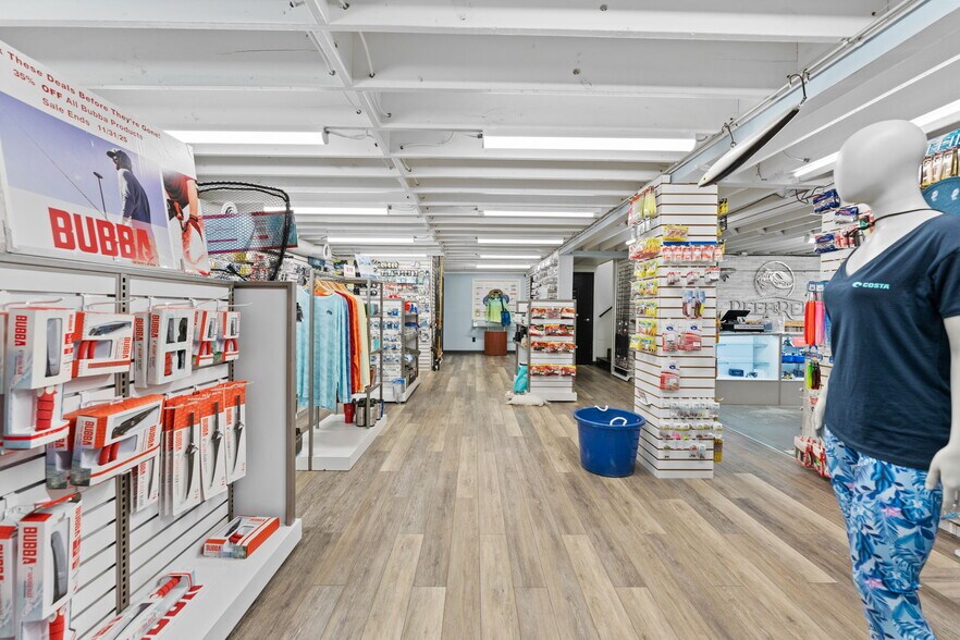 More Photos Of 7490 N 30th Ave, Saint Petersburg Showroom For Sale