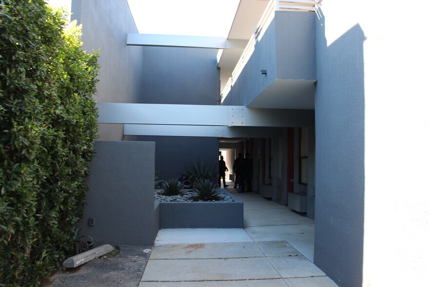 More Photos Of 2300 Westwood Blvd, Los Angeles Office For Lease