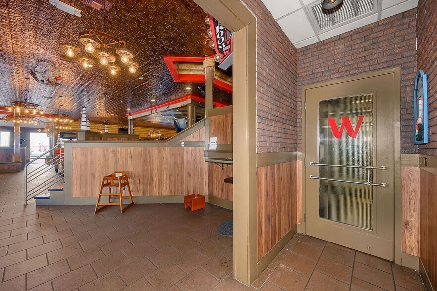 More Photos Of 11340 Princeton Pike, Cincinnati Restaurant For Lease
