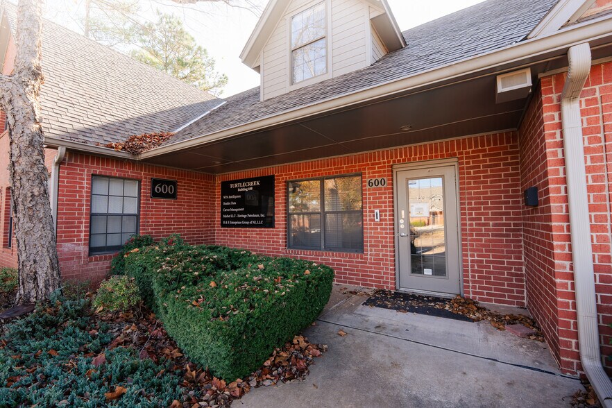 More Photos Of 1900 E 15th St, Edmond Office For Sale