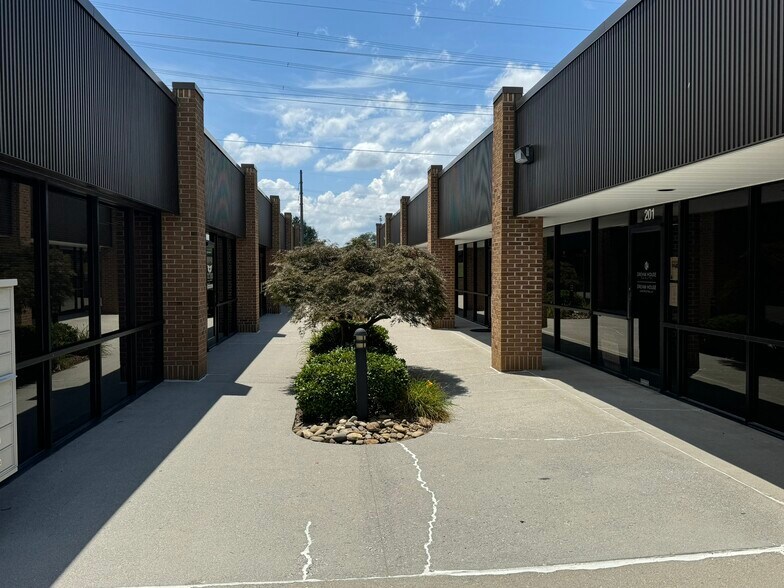 More Photos Of 9051 Executive Park Dr, Knoxville Office For Lease