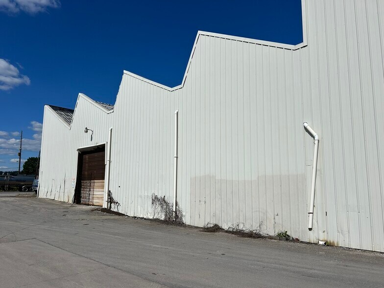 More Photos Of 515 W 8th Ave W, Huntington Warehouse For Lease