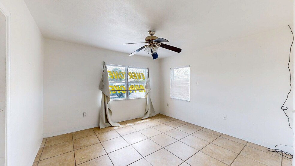 More Photos Of 1918 Aurora Rd, Melbourne Auto Dealership For Lease