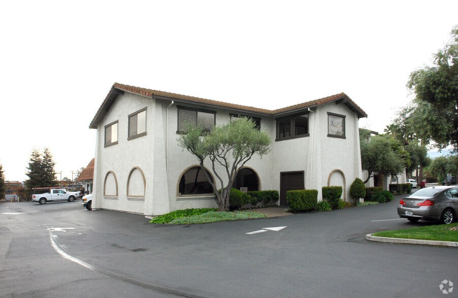More Photos Of 740 Camden Ave, Campbell Showroom For Lease