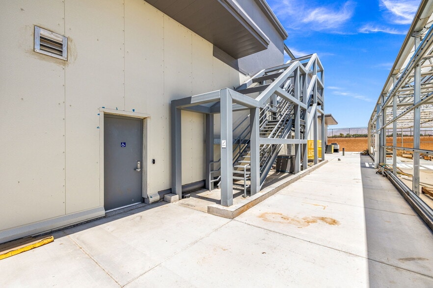 More Photos Of 18194 Blue Dream Crossing, Desert Hot Springs Manufacturing For Sale