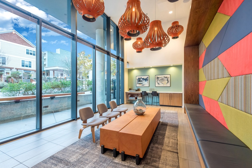 More Photos Of 900 NE 65th St, Seattle Apartments For Lease