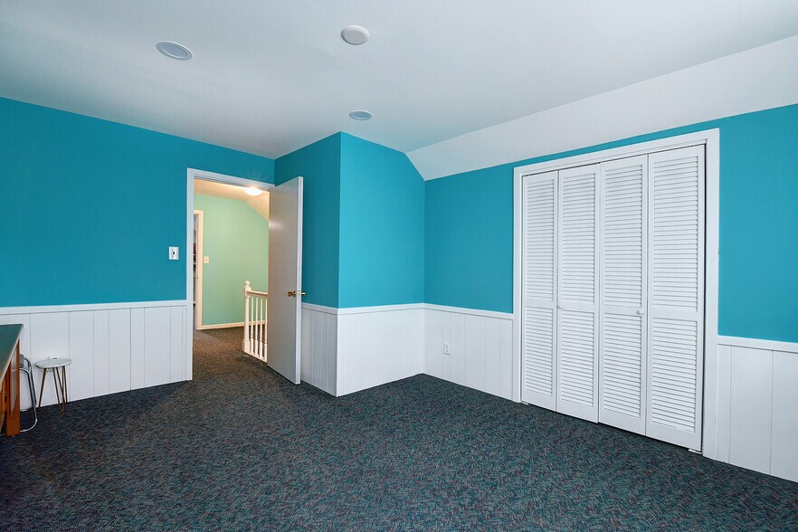 More Photos Of 1604 State St, New Albany Office For Sale