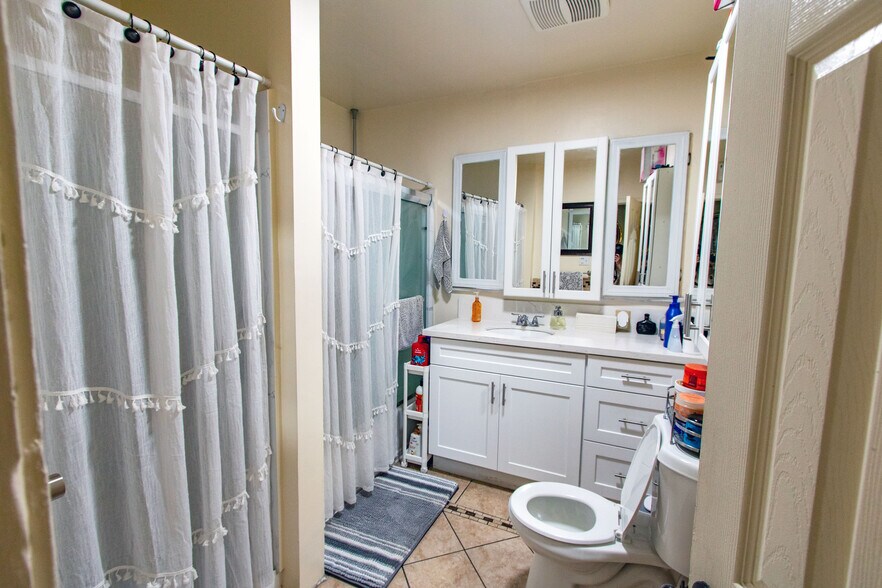 More Photos Of , Los Angeles Multifamily For Sale