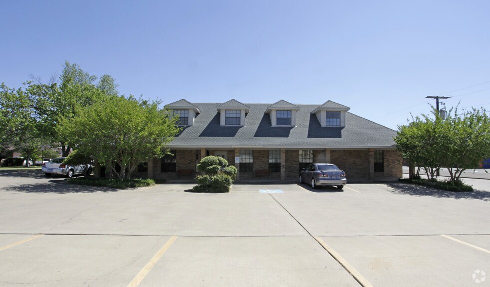 More Photos Of 1245 Southridge Ct, Hurst Office Residential For Lease