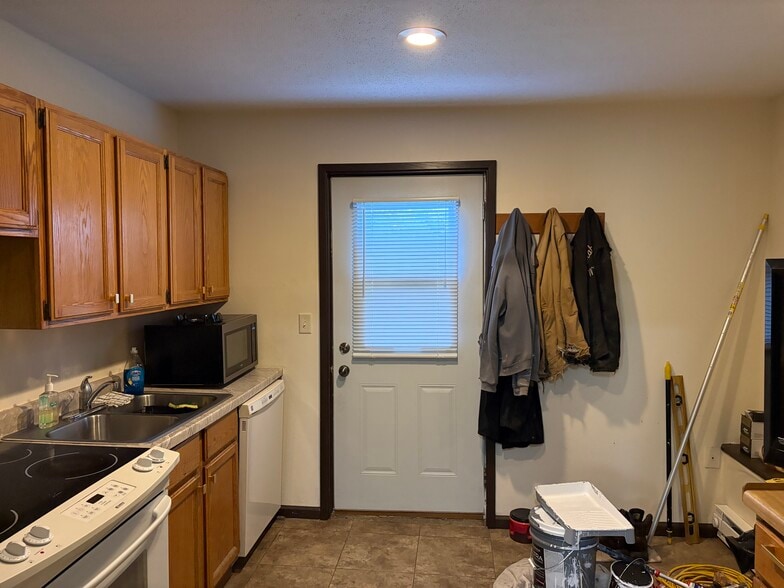 More Photos Of 15 W Redwing St, Duluth Office Residential For Sale
