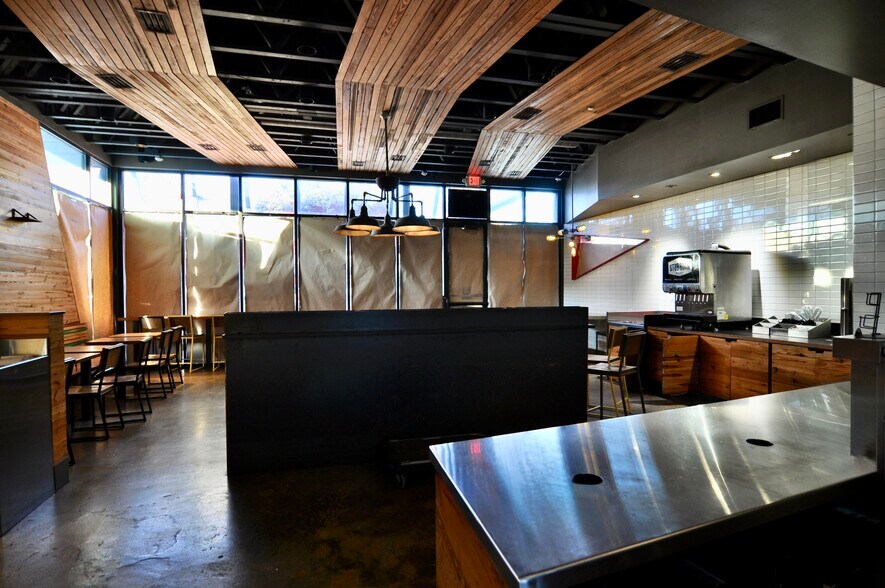 More Photos Of 2129 E 7th St, Austin Restaurant For Sale