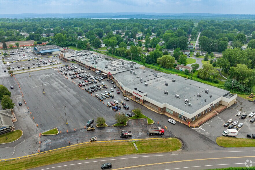 More Photos Of 7421 Oswego Rd, Liverpool Storefront For Lease