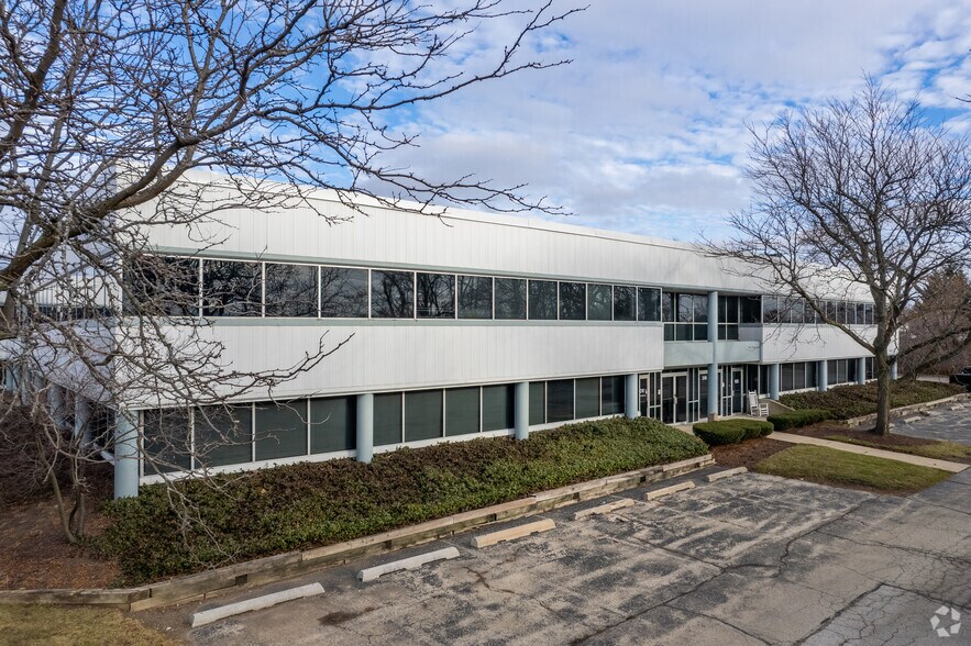 More Photos Of 2155 Stonington Ave, Hoffman Estates Flex For Lease