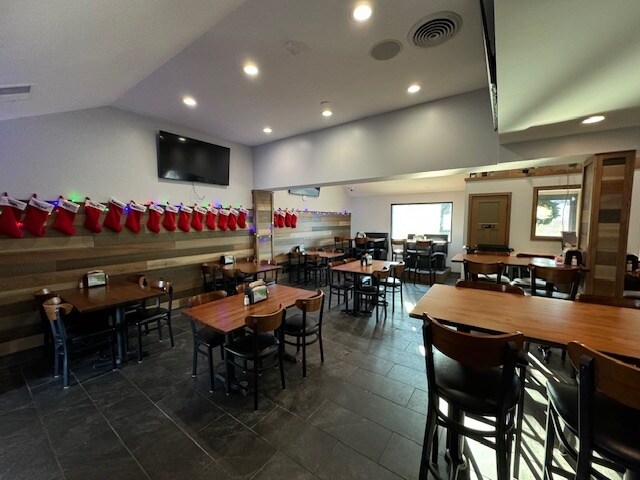 More Photos Of 8713 Gravois Rd, Saint Louis Restaurant For Lease