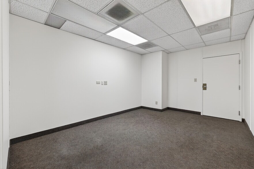 More Photos Of 441 Wadsworth Blvd, Lakewood Medical For Lease