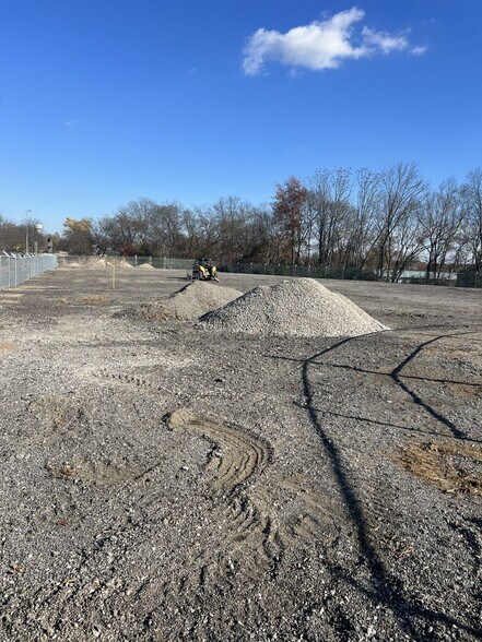 More Photos Of 855 Kentucky St, Shelbyville Land For Lease