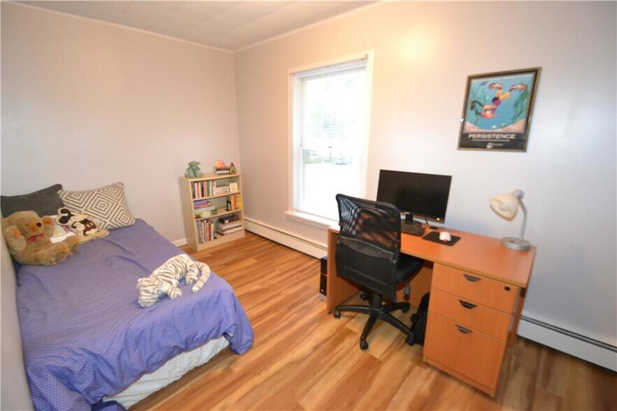 More Photos Of 450 E Main St, Palmyra General Retail For Sale